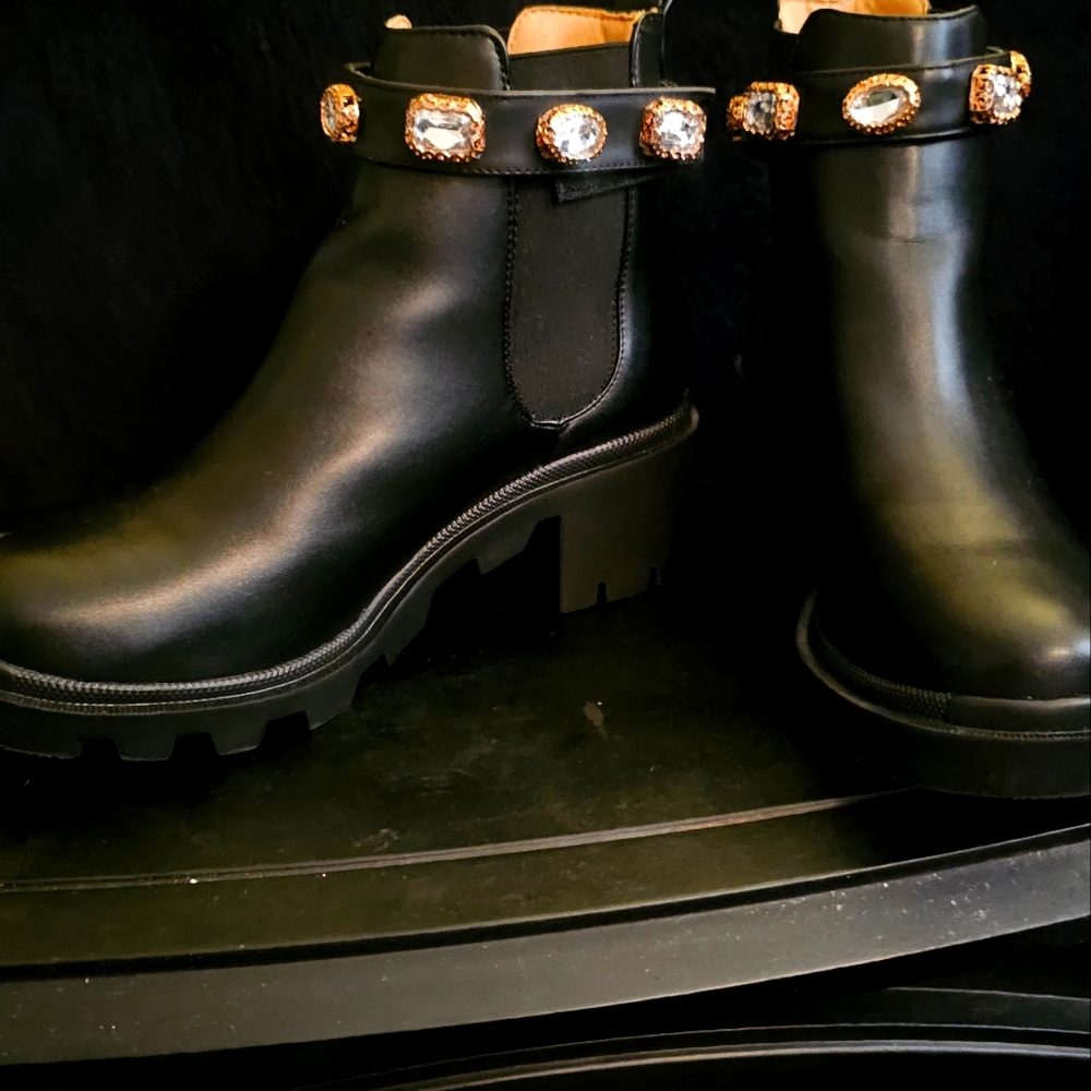 Steve Madden Amulet Black boots